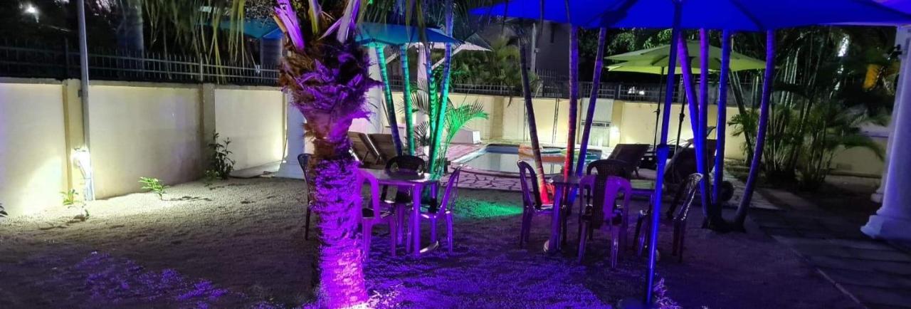 Oasis Tropical Lejlighedshotel Pereybere Beach Eksteriør billede